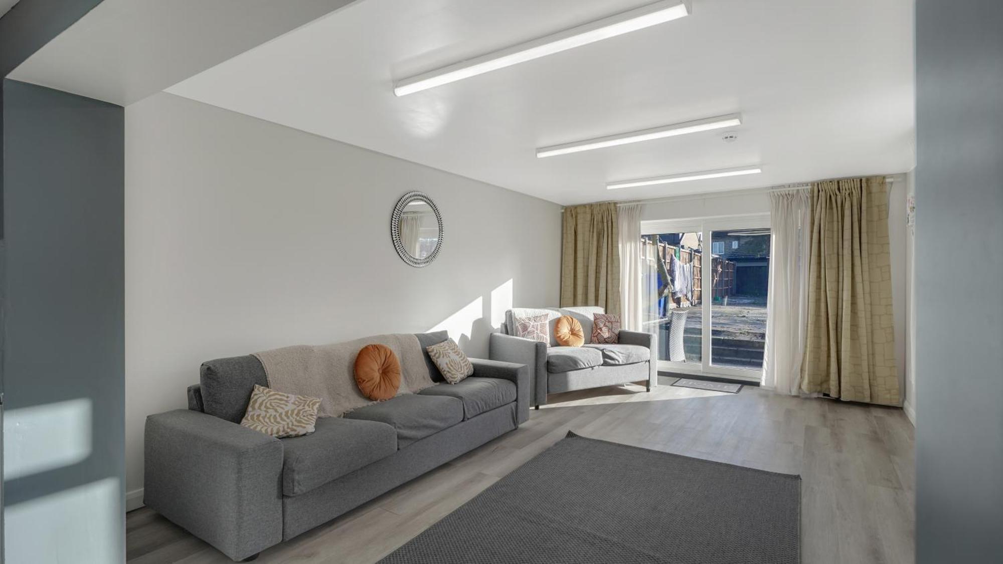 Place To Stay In Longbridge Баркинг Екстериор снимка