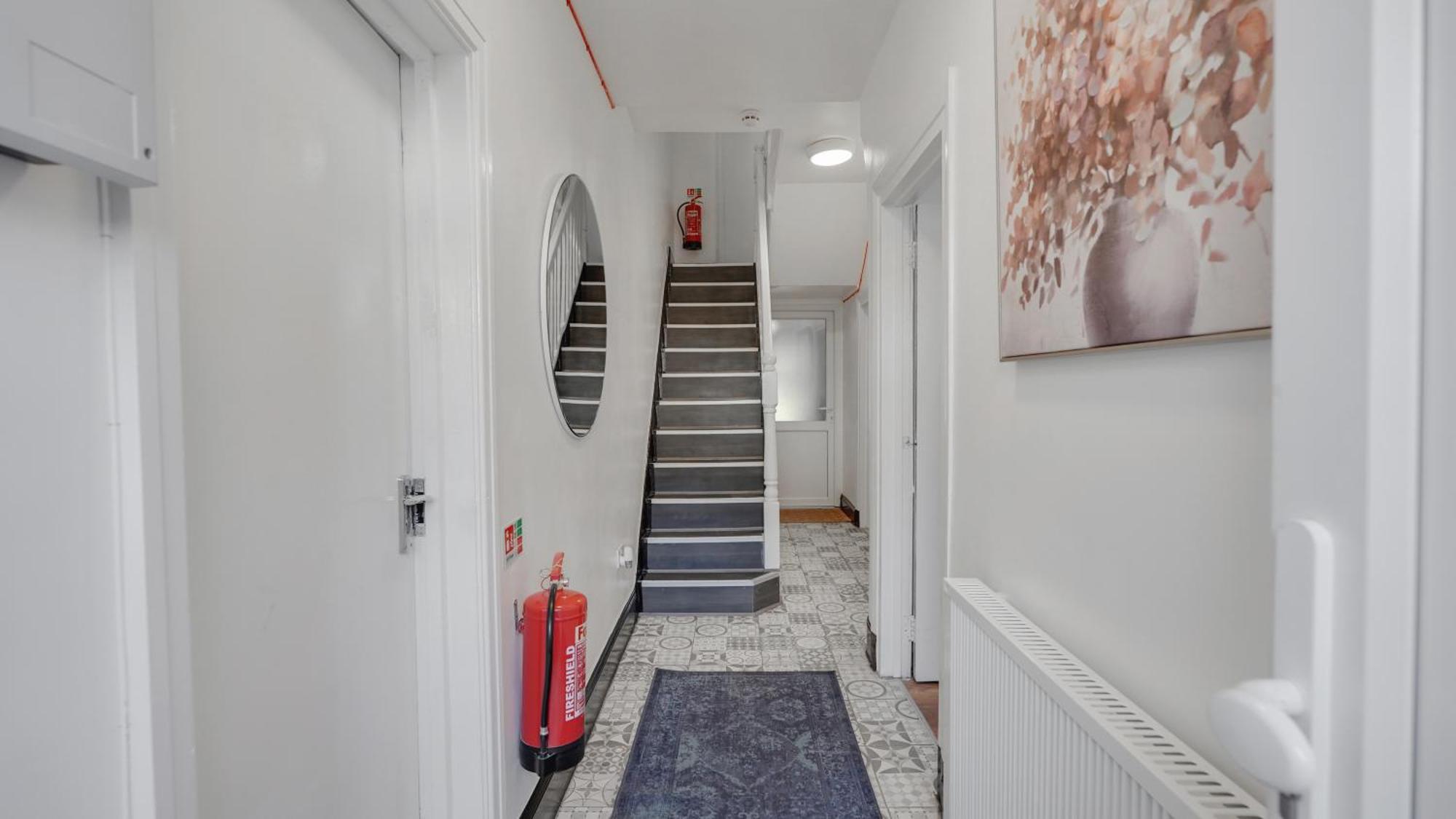 Place To Stay In Longbridge Баркинг Екстериор снимка