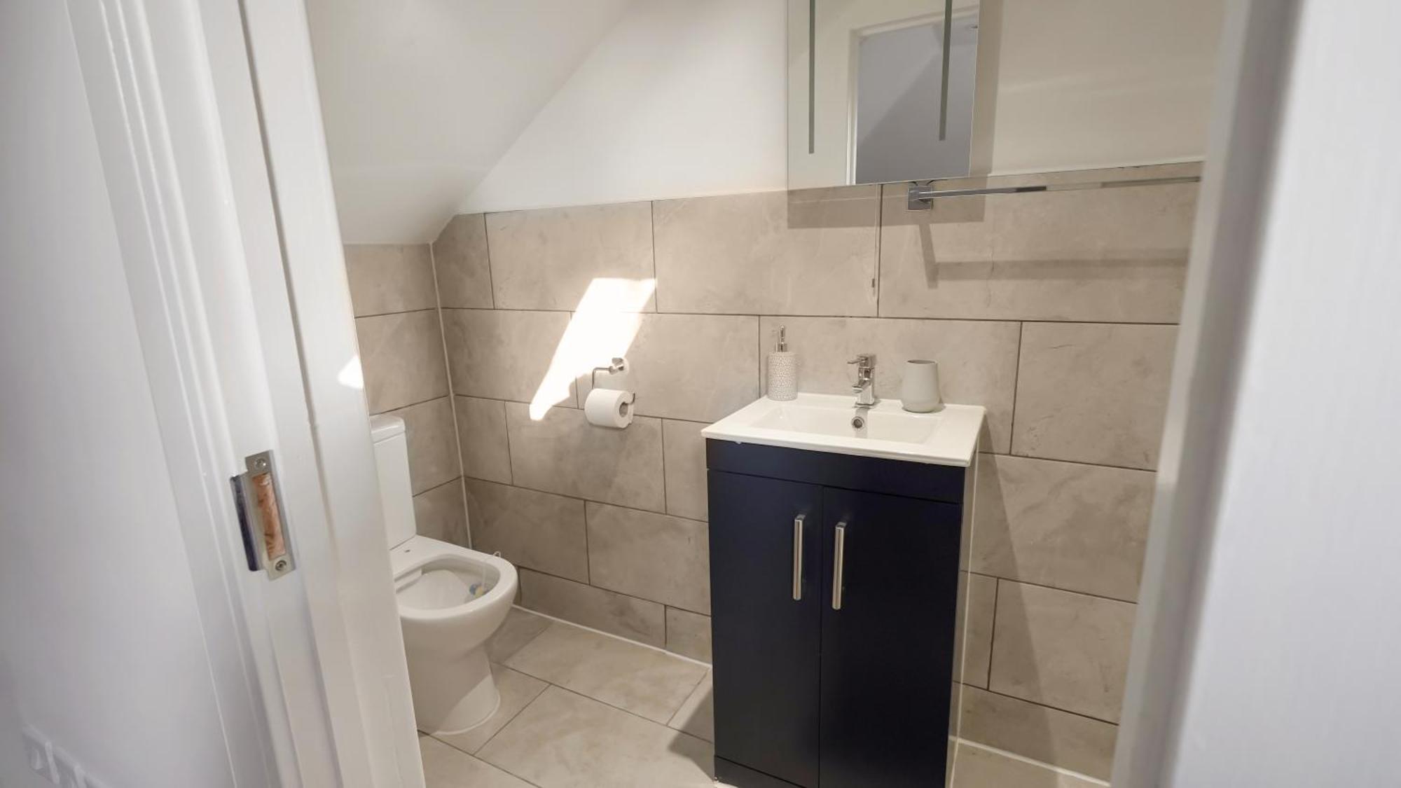Place To Stay In Longbridge Баркинг Екстериор снимка
