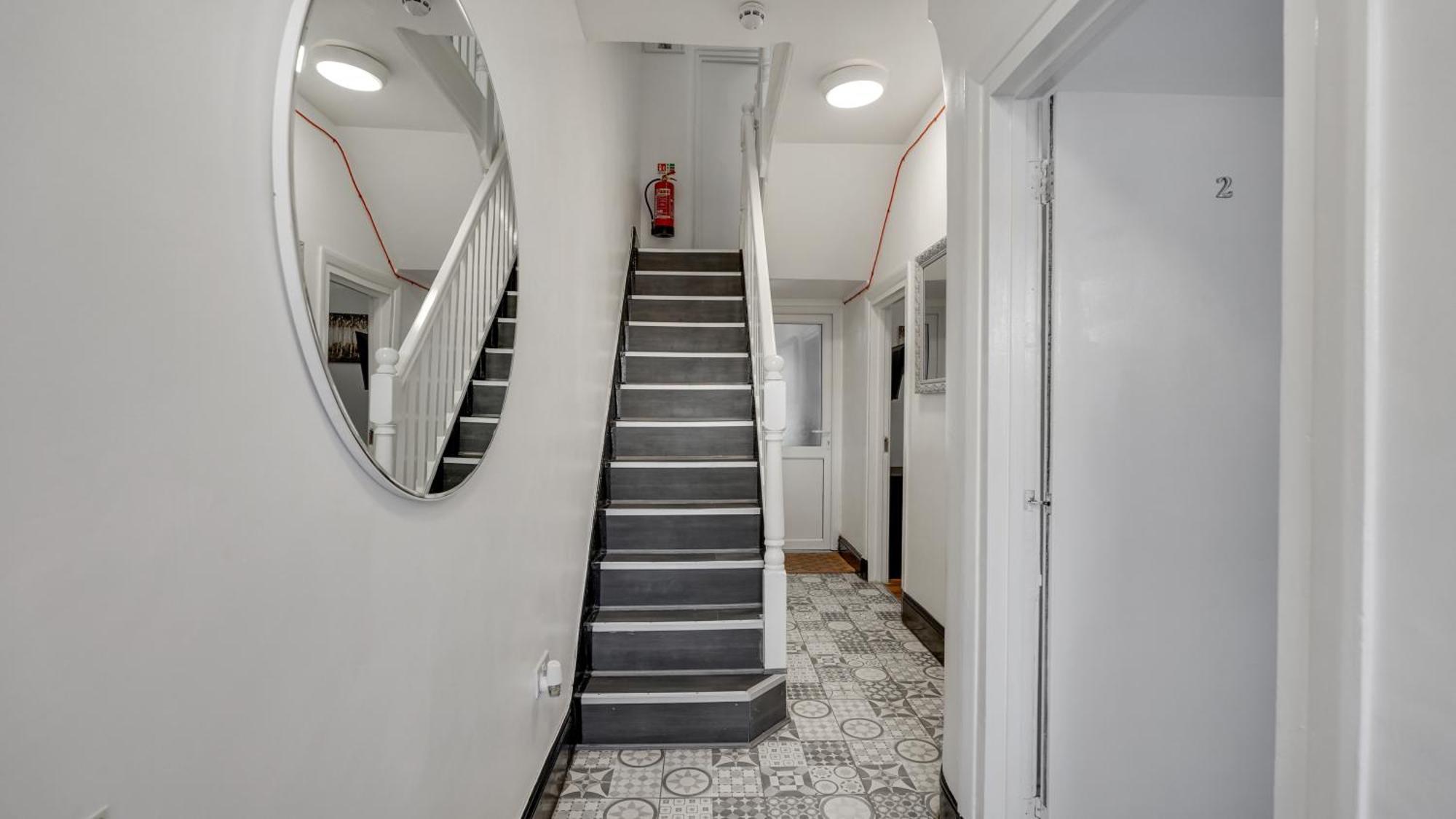 Place To Stay In Longbridge Баркинг Екстериор снимка