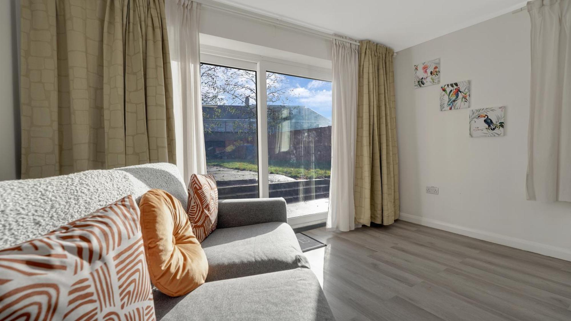 Place To Stay In Longbridge Баркинг Екстериор снимка