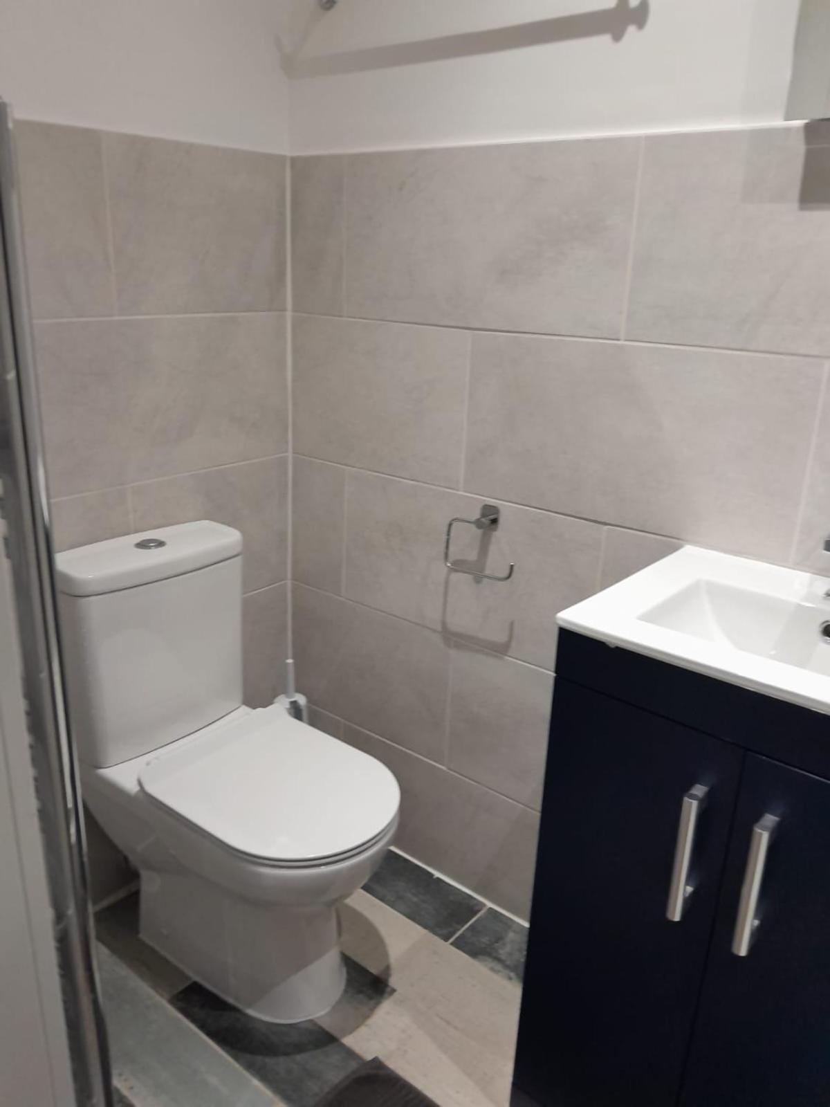 Place To Stay In Longbridge Баркинг Екстериор снимка